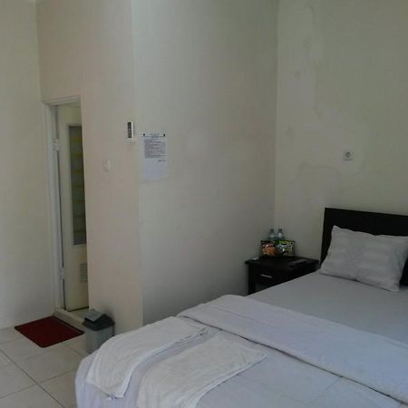 Hotel Dubai Sumenep Εξωτερικό φωτογραφία